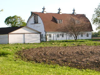 photo of barn & field